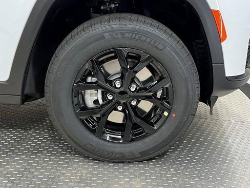 New 2025 Jeep Grand Cherokee L Altitude image 6
