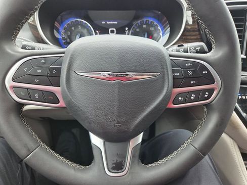Used 2023 Chrysler Pacifica Limited FWD image 20