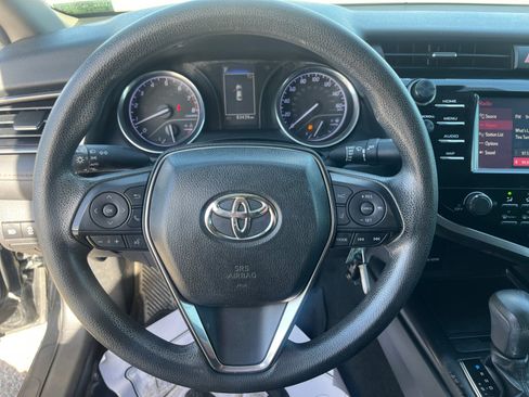 Used 2019 Toyota Camry LE image 9