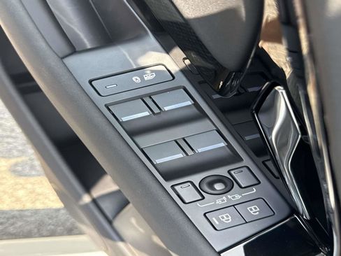 Certified 2025 Land Rover Range Rover Evoque S image 18