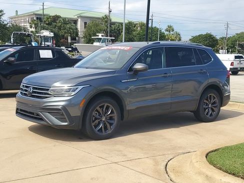 Used 2023 Volkswagen Tiguan SE FWD image 1