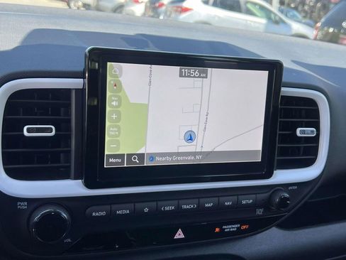 Used 2024 Hyundai Venue Limited FWD image 27