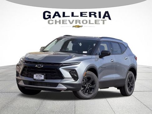 New 2026 Chevrolet Blazer LT w/ Convenience Package FWD image 2