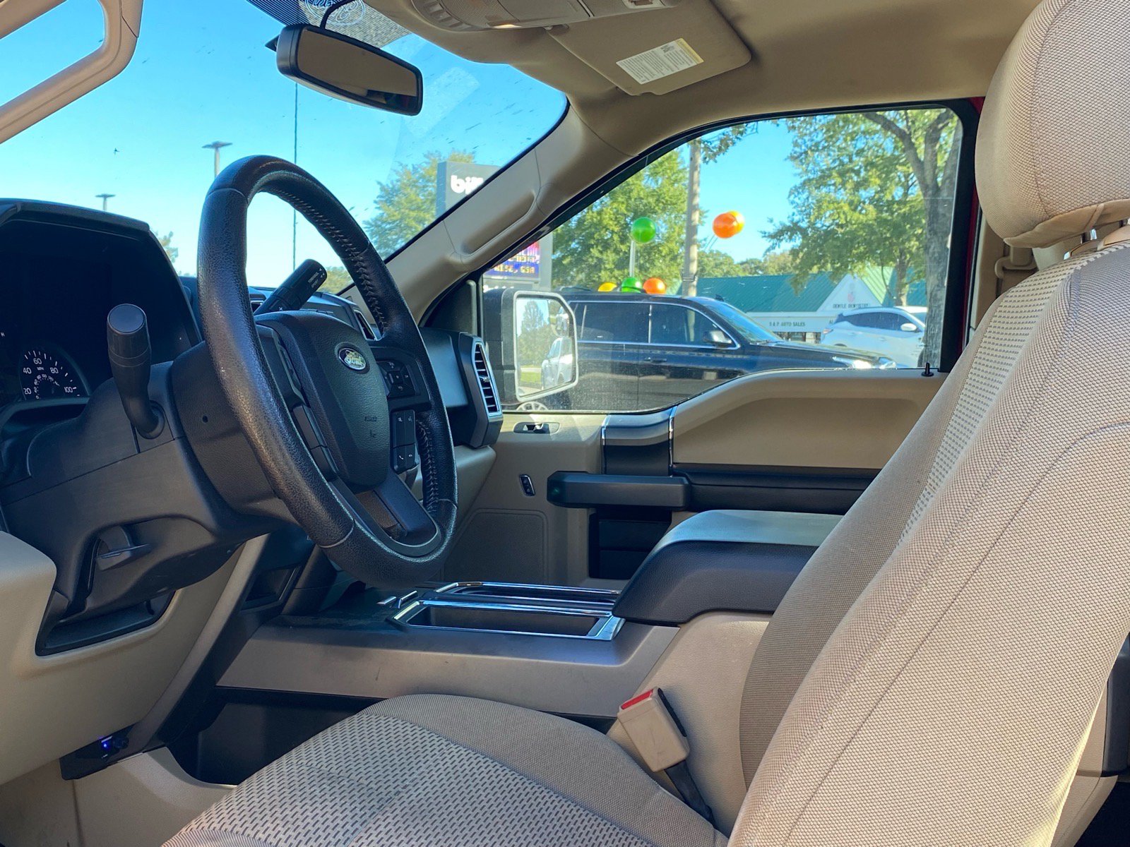 Used 2015 Ford F150 XLT w/ Equipment Group 302A Luxury RWD image 10