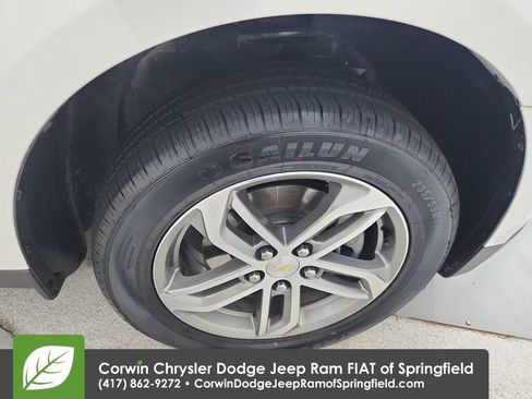 Used 2017 Chevrolet Equinox Premier w/ Enhanced Convenience Package AWD/4WD image 19