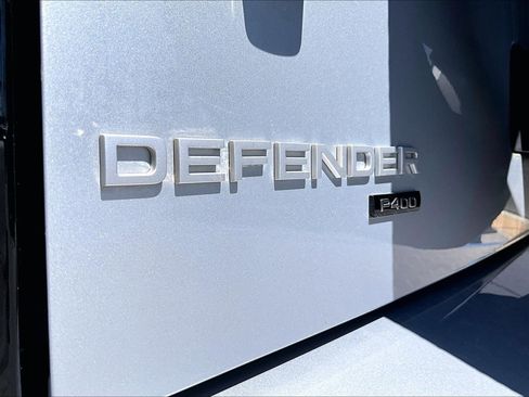 Used 2023 Land Rover Defender 130 SE image 8