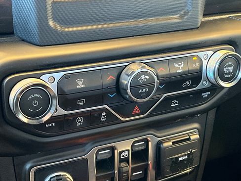 Used 2021 Jeep Gladiator Sport image 23