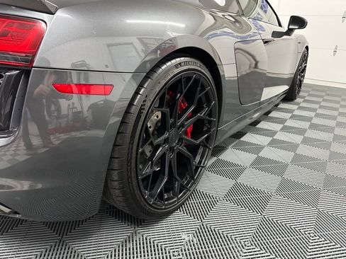 Used 2018 Audi R8 V10 w/ Premium Package image 6