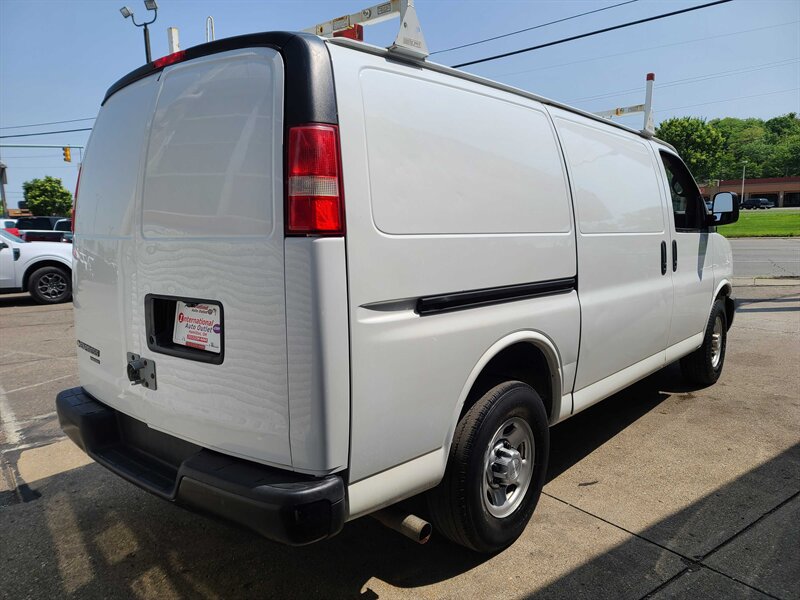 Used 2015 Chevrolet Express 2500 RWD image 5