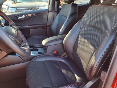 Used 2025 Ford Escape ST-Line w/ Tech Pack #1 image 3