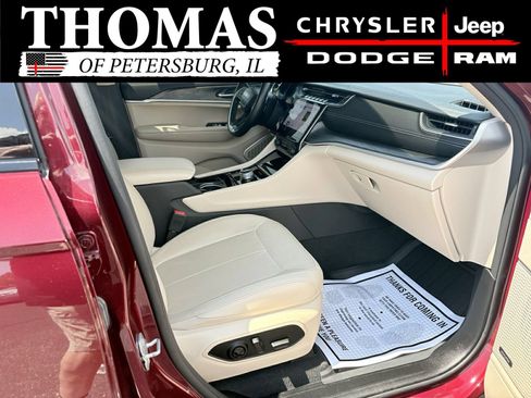 Used 2022 Jeep Grand Cherokee L Limited AWD/4WD image 5