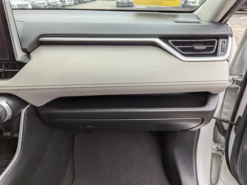 Used 2023 Toyota RAV4 XLE AWD/4WD image 32