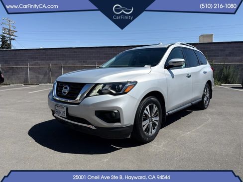 Used 2018 Nissan Pathfinder SV FWD image 1