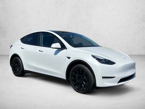 Used 2023 Tesla Model Y Long Range AWD/4WD image 3