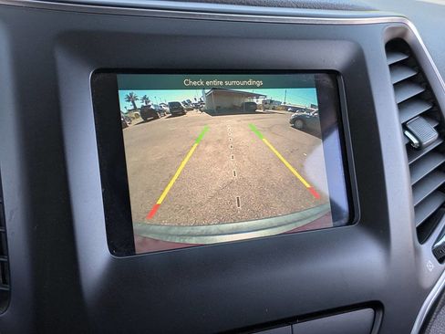 Used 2019 Jeep Cherokee Latitude Plus image 23