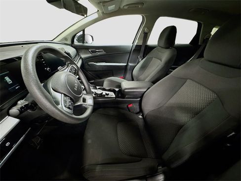 Used 2023 Kia Sportage LX image 15