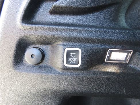 Used 2023 Jeep Grand Cherokee L Laredo image 19