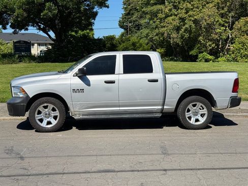 Used 2018 RAM 1500 ST AWD/4WD image 2