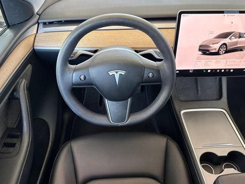 Used 2023 Tesla Model Y Long Range AWD/4WD image 4