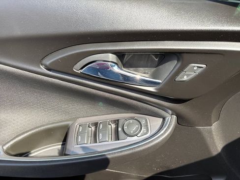 Used 2018 Chevrolet Malibu LT FWD image 18