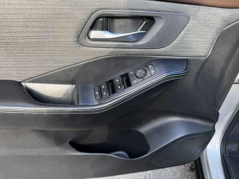 Used 2021 Nissan Rogue SV image 18