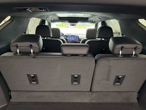 Used 2026 Chevrolet Traverse RS FWD image 35