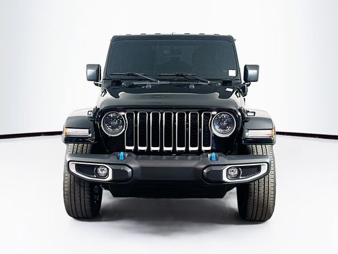 Used 2023 Jeep Wrangler Unlimited Sahara w/ Cold Weather Group AWD/4WD image 2