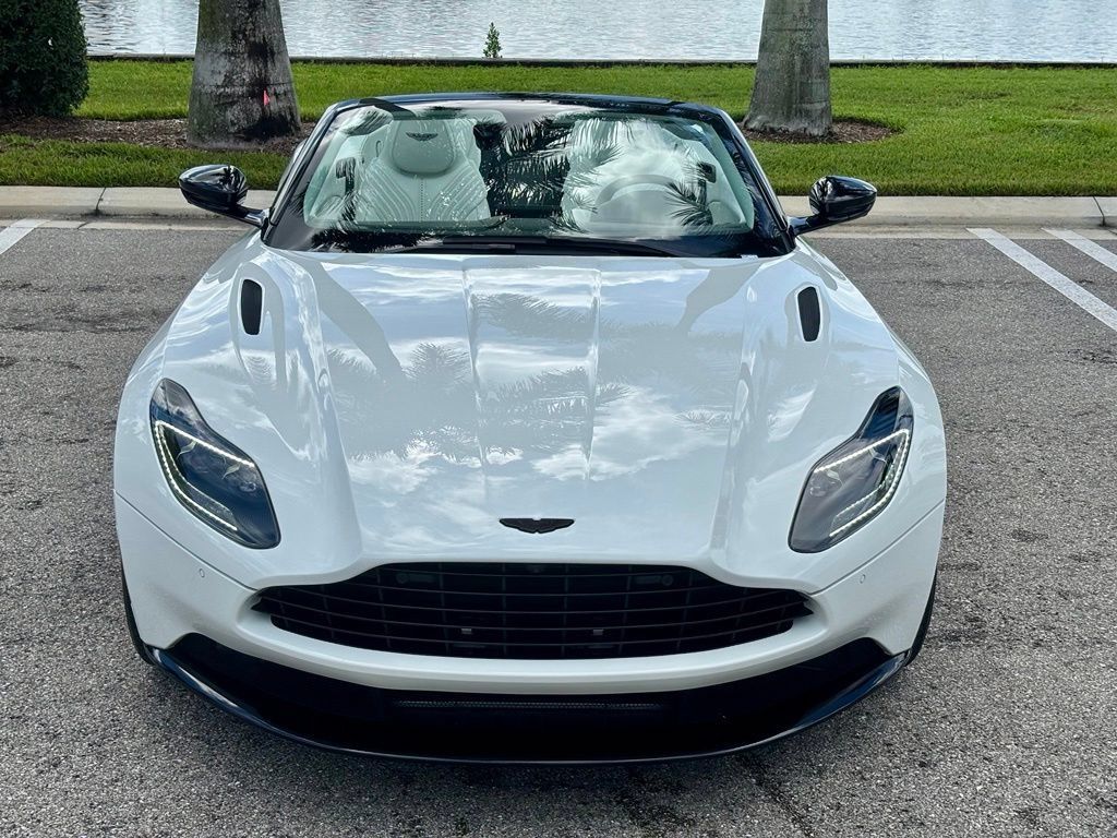 Used 2023 Aston Martin DB11 Volante RWD image 3