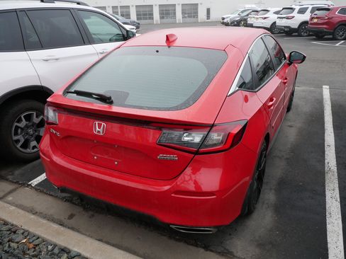Used 2024 Honda Civic Sport Touring image 4