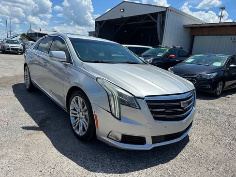 Used 2018 Cadillac XTS Luxury FWD image 3