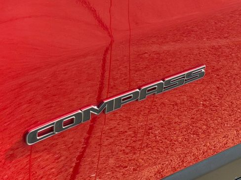 Used 2018 Jeep Compass Trailhawk w/ Leather Interior Group AWD/4WD image 12