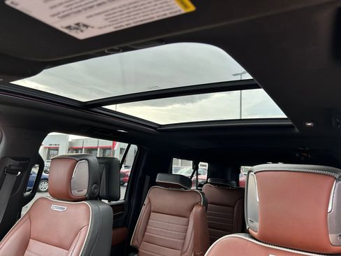 Used 2023 GMC Yukon XL Denali Ultimate image 32