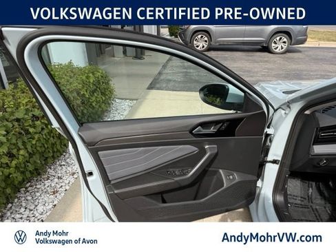 Used 2025 Volkswagen Jetta SEL FWD image 14