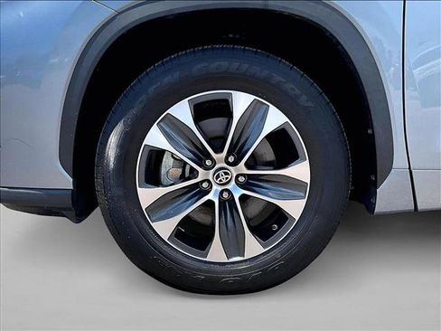 Used 2023 Toyota Highlander XLE FWD image 10