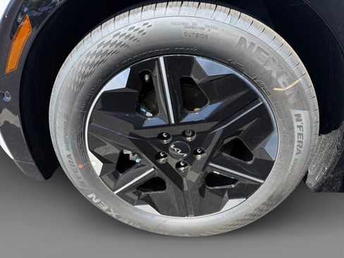 New 2025 Kia EV6 Wind image 9