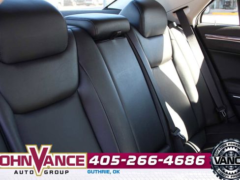 Used 2021 Chrysler 300 Touring L image 18