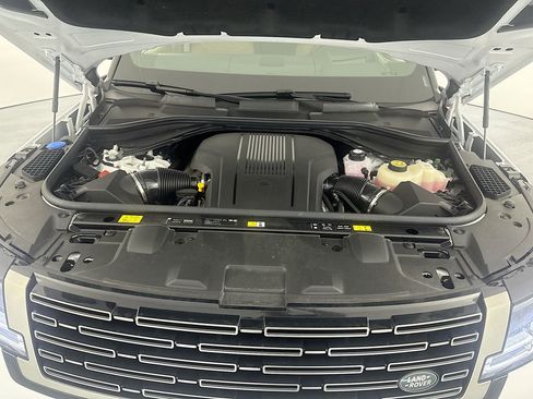 Certified 2025 Land Rover Range Rover SE AWD/4WD image 29