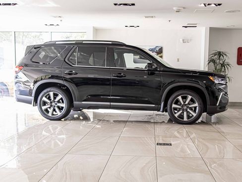 Used 2025 Honda Pilot Elite image 9