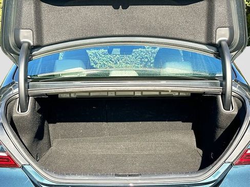 Used 2025 Genesis G70 2.5T image 26