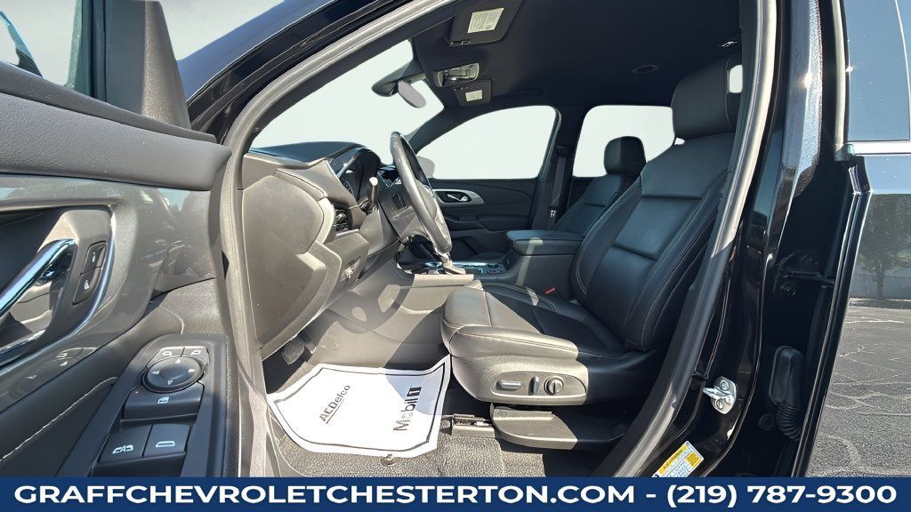Used 2023 Chevrolet Traverse LT w/ Rear Camera Mirror Package AWD/4WD image 21