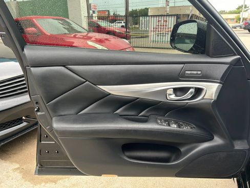 Used 2017 INFINITI Q70 3.7 AWD/4WD image 12