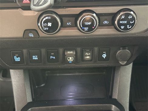 Used 2018 Toyota Tacoma TRD Sport image 13