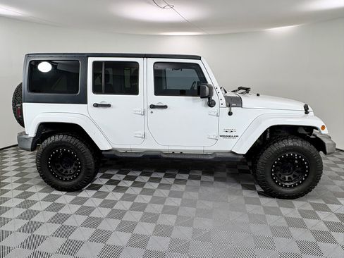 Used 2017 Jeep Wrangler Unlimited Sahara image 6