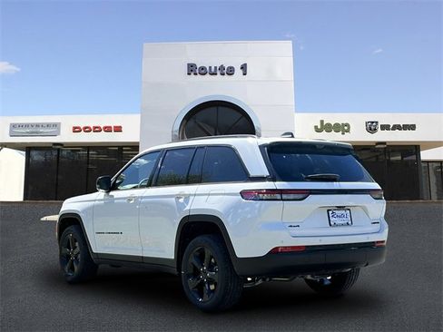 New 2025 Jeep Grand Cherokee Limited w/ Luxury Tech Group II image 4