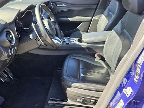 Used 2023 Alfa Romeo Stelvio Sprint image 10