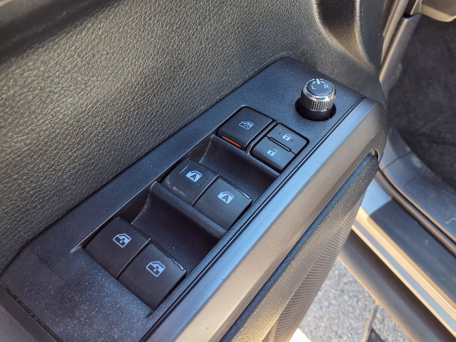 Used 2017 Toyota Tacoma TRD Sport AWD/4WD image 13