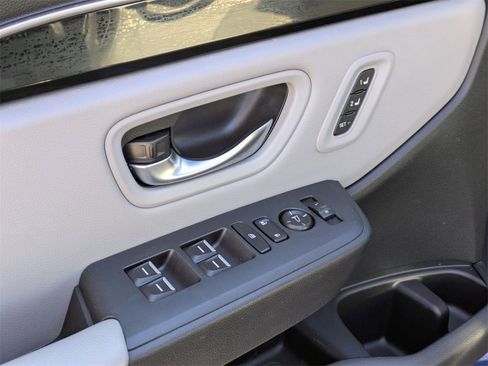 Used 2024 Honda Pilot Touring image 13