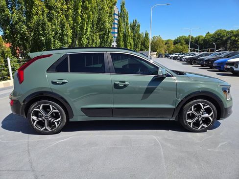 Used 2023 Kia Niro EX Touring FWD image 2