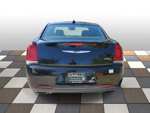 Used 2019 Chrysler 300 S image 5