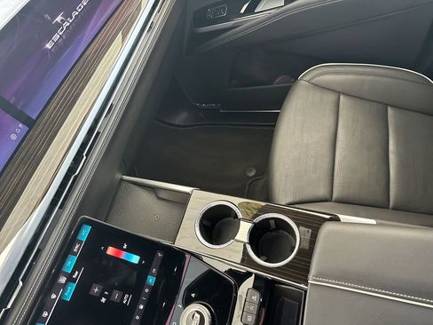 Certified 2025 Cadillac Escalade Premium Luxury image 32